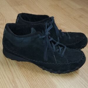 Skechers Size 6.5 Women Suede Chukka Moccasin Boots Relaxed Fit Memory Foam